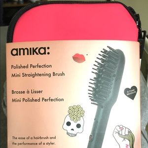 Amika Mini straightening brush